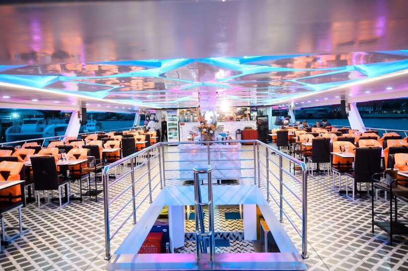 Bangkok: Smile Riverside Dinner Cruise - Dinner: what the international buffet means for you