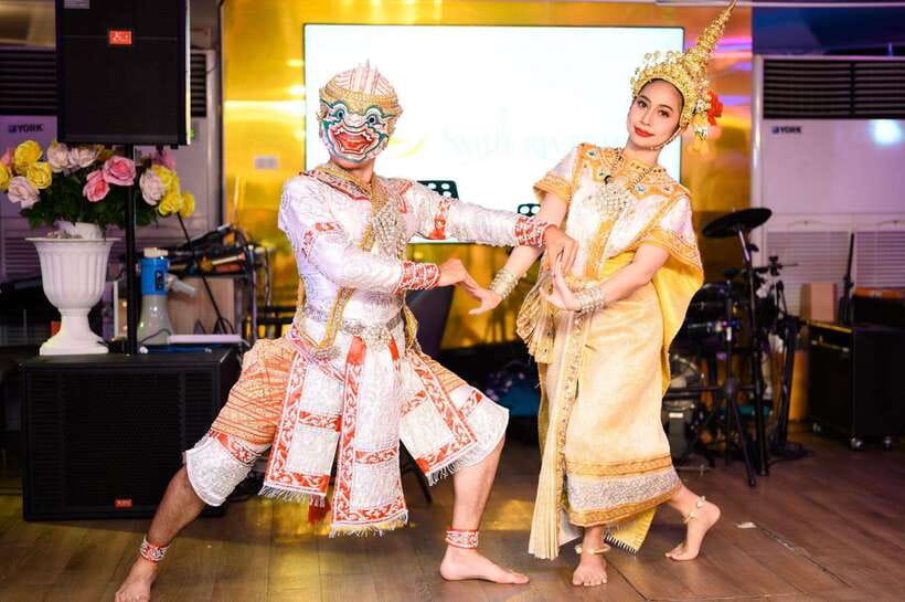 Bangkok: Smile Riverside Dinner Cruise - Starting at ICONSIAM, Bangkok’s easy river meeting point