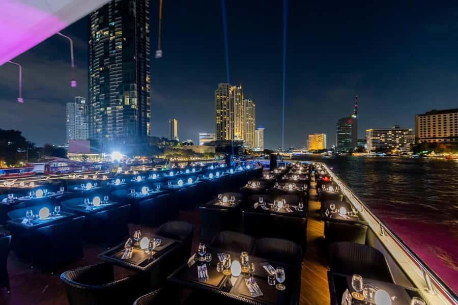 Bangkok: The Opulence Buffet Dinner Cruise with Live Band - The buffet: Thai flavors with international choices