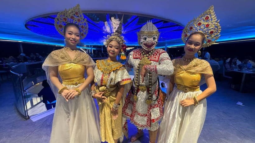 Bangkok: The Planet Chao Phraya River Dinner Cruise - The welcome drink and departure