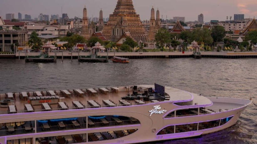 Bangkok: The Planet Chao Phraya River Dinner Cruise - Timing, crowds, and holiday surcharges