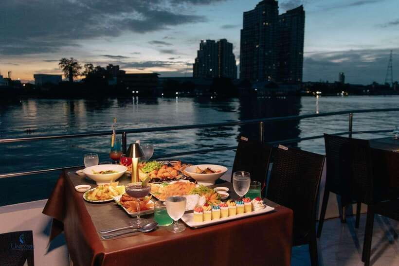 Bangkok: Unicorn Chao Phraya River Dinner Cruise - Starting at ICONSIAM Pier 4