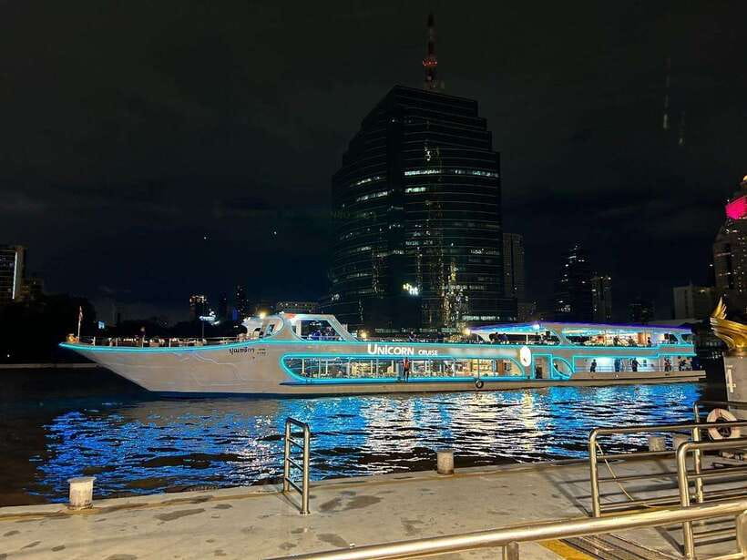 Bangkok: Unicorn Chao Phraya River Dinner Cruise - Dinner: good variety, uneven service