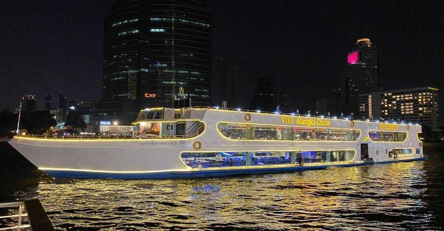 Bangkok: Viva Alangka Chao Phraya Dinner Cruise - Seeing the Grand Palace from the river