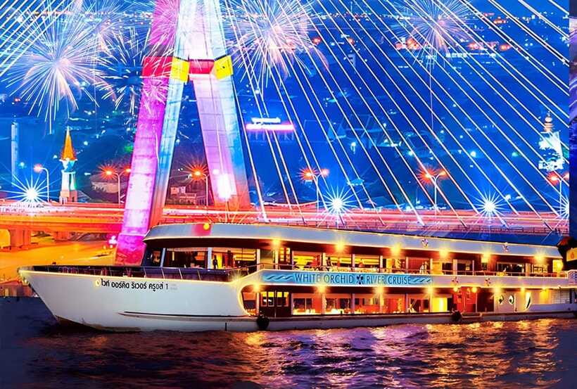 Bangkok: White Orchid Chao Phraya Dinner Cruise free Beer - Boarding the White Orchid and finding your place