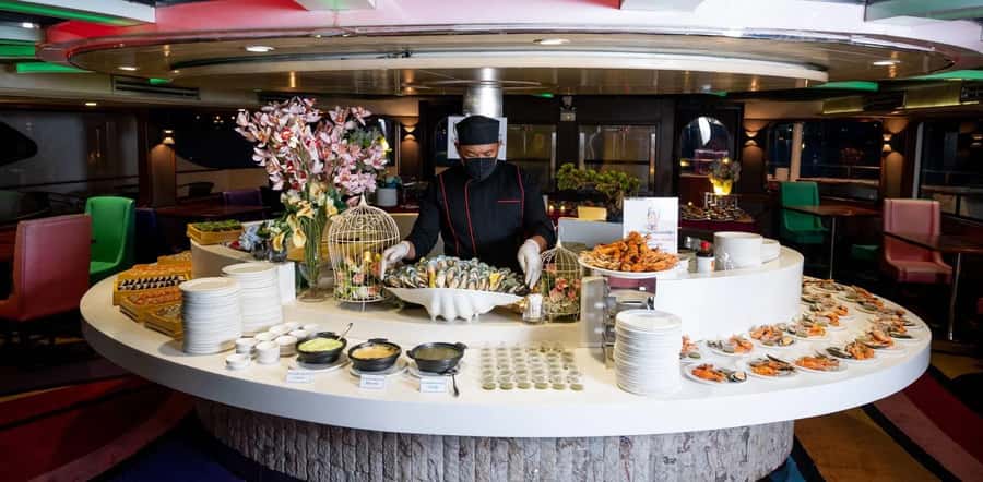 Bangkok: Wonderful Pearl Dinner Cruise and Live Performance - Thai and Western food on the buffet