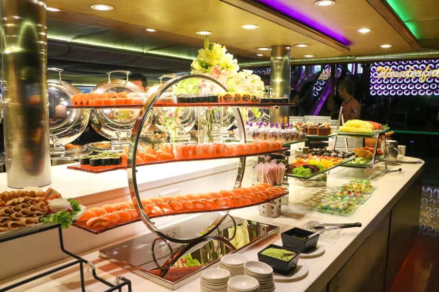Bangkok: Wonderful Pearl Dinner Cruise and Live Performance - Music, Thai dance, and the cabaret show