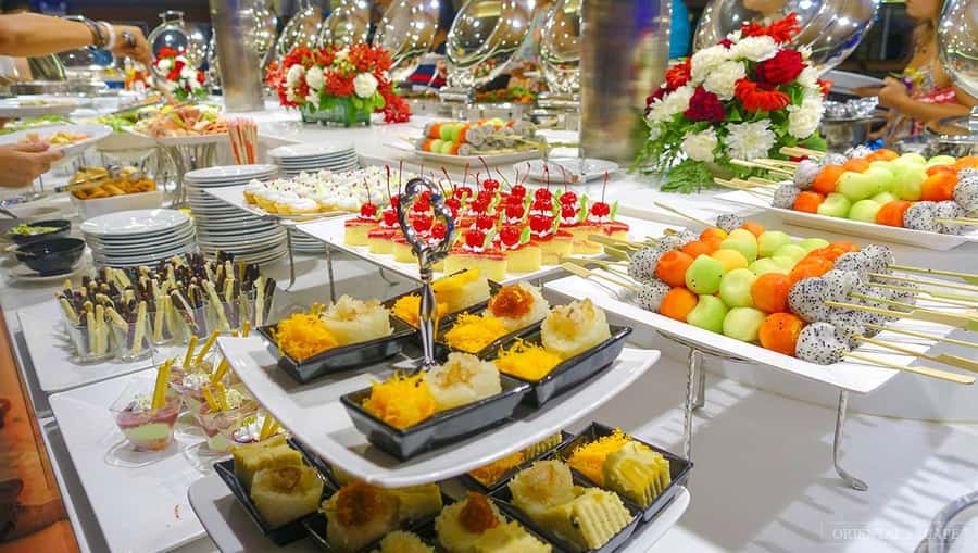 Bangkok: Wonderful Pearl Dinner Cruise and Live Performance - How the evening feels in practice