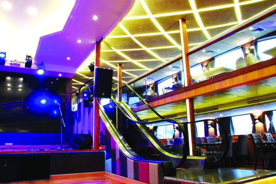 Bangkok: Wonderful Pearl Dinner Cruise at River City Pier - Classic Thai dance and live music