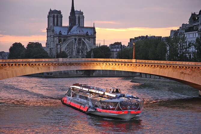 Bateaux Mouches Dinner Cruise on the Seine River in Paris - Photos, service, and the practical weak spots
