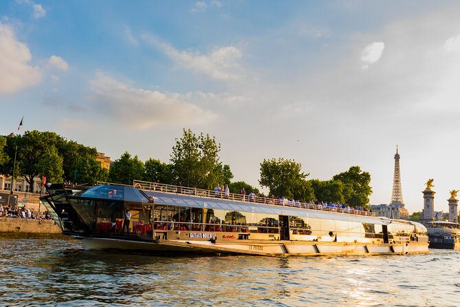 Bateaux Mouches Dinner Cruise on the Seine River in Paris - What dinner is really like on board