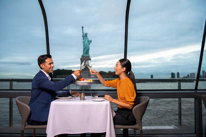 Bateaux New York Thanksgiving Plated Dinner Cruise - Thanksgiving dinner with New York as the backdrop
