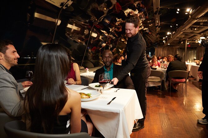 Bateaux New York Thanksgiving Plated Dinner Cruise - Live music for the holiday evening