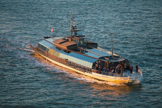Bateaux New York Thanksgiving Plated Dinner Cruise - A three-course plated holiday meal