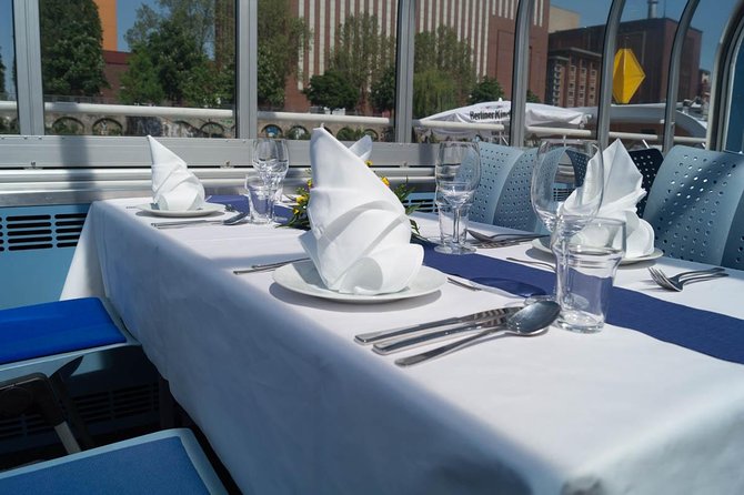 Berlin Capital 4-Course Sunset Dinner Cruise Including Drinks - A sunset dinner on the Spree