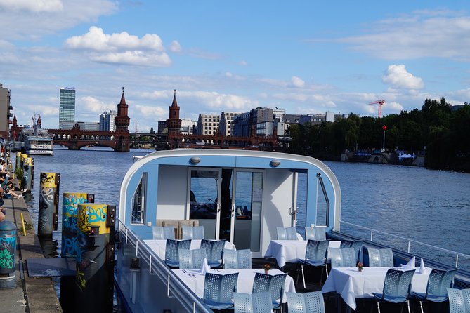 Berlin Capital 4-Course Sunset Dinner Cruise Including Drinks - The small-boat atmosphere