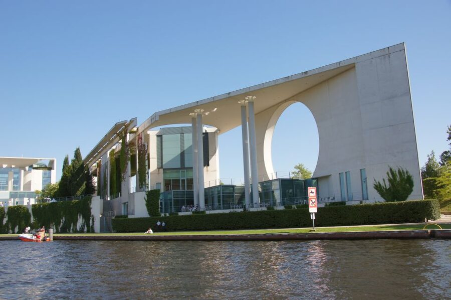 Berlin: Dinner Cruise on the Spree with Prosecco - Setting out from Charlottenburg