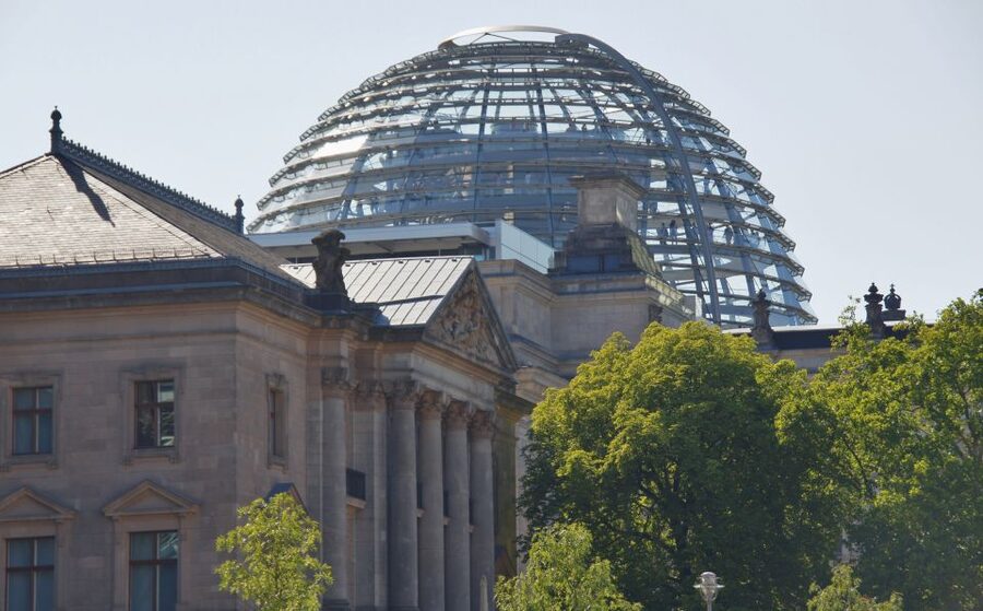 Berlin: Dinner Cruise on the Spree with Prosecco - What the dinner feels like onboard