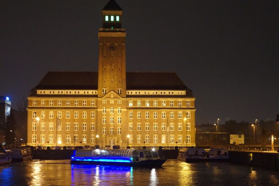 Berlin: Dinner Cruise on the Spree with Prosecco - Small details that make the evening easier