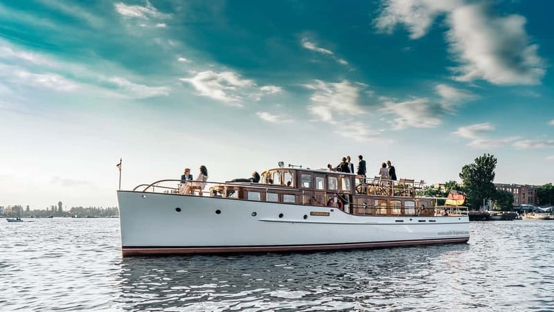 Berlin: Evening Yacht Cruise with Aperitif & Dinner Upgrade - What You See Along the Spree
