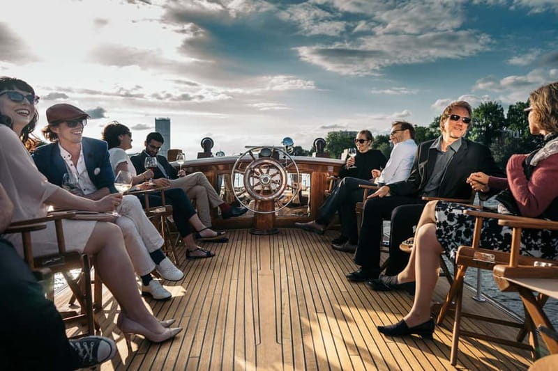 Berlin: Evening Yacht Cruise with Aperitif & Dinner Upgrade - Choosing the Right Seat