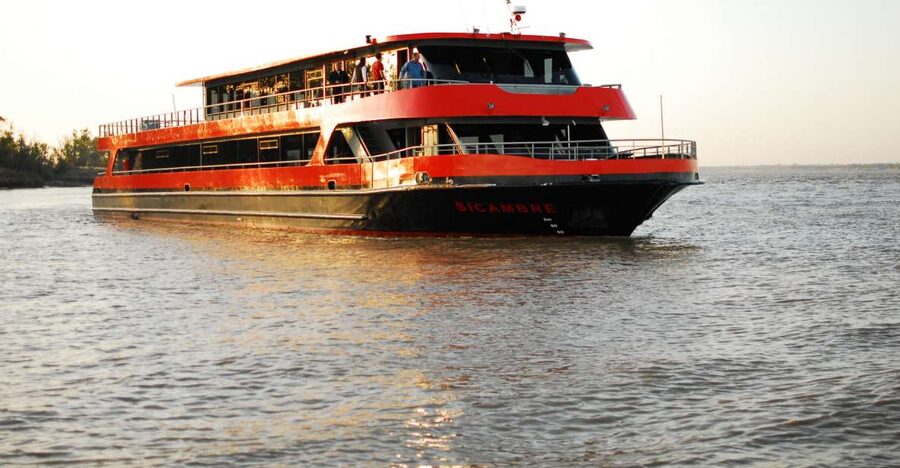 Bordeaux: 2-Hour River Dinner Cruise - Setting out from Quai des Chartrons