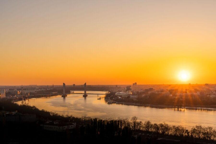 Bordeaux: 2-Hour River Dinner Cruise - Bordeaux from the Garonne