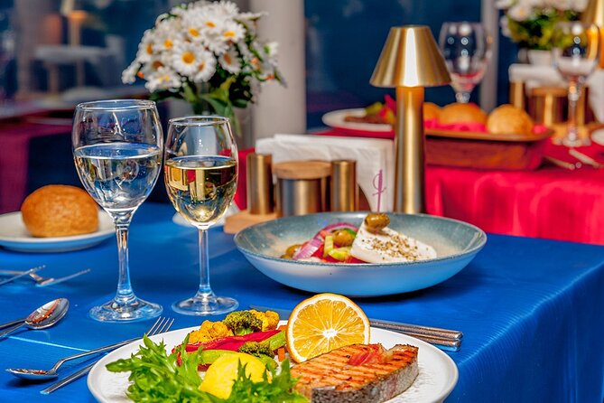 Bosphorus Dinner Cruise & Show with Private Table - Beylerbeyi Palace and KIz Kulesi