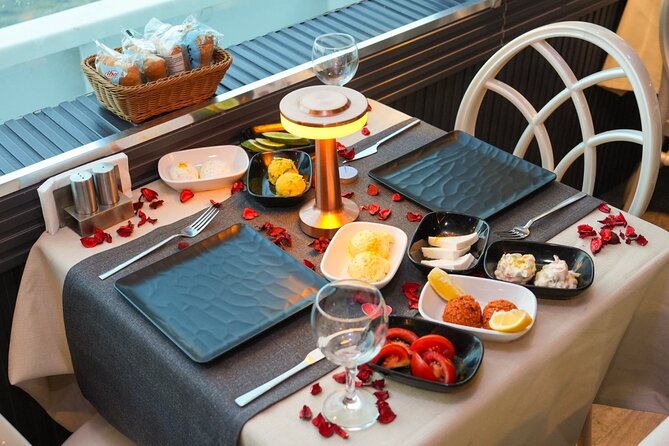 Bosphorus Dinner Cruise Turkish Night Show Alcoholic Drinks - What arrives on the dinner table