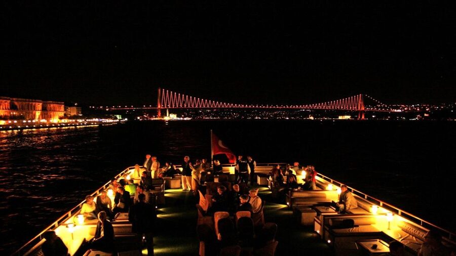 Bosphorus: Dinner Cruise with Live Performances Experience - The social side of the evening