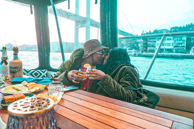 Bosphorus Dinner / Lunch Cruise - Private and Customizable - Maiden’s Tower and the Asian side