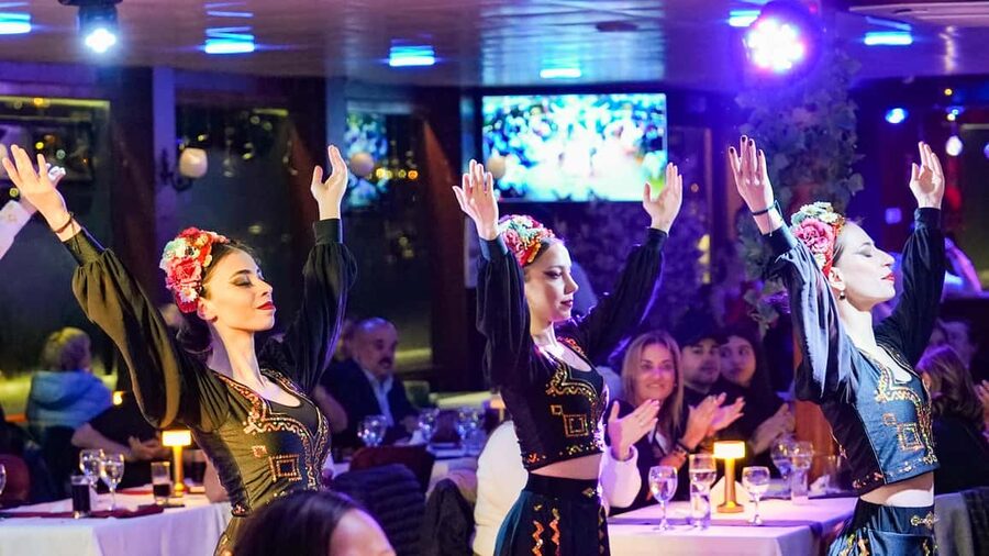 Bosphorus Evening Cruise: Dinner, Shows and Private Table - Who should book this evening cruise