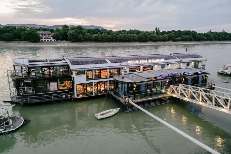 Budapest: 2-Course Dinner for 2 on a Boat Restaurant - A welcome glass of champagne and the table setting