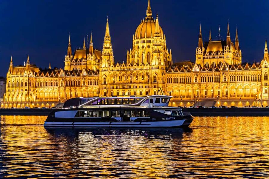 Budapest: 4-Course Dinner Cruise with Bar Piano - Boarding at Dock 11 beside Elizabeth Bridge