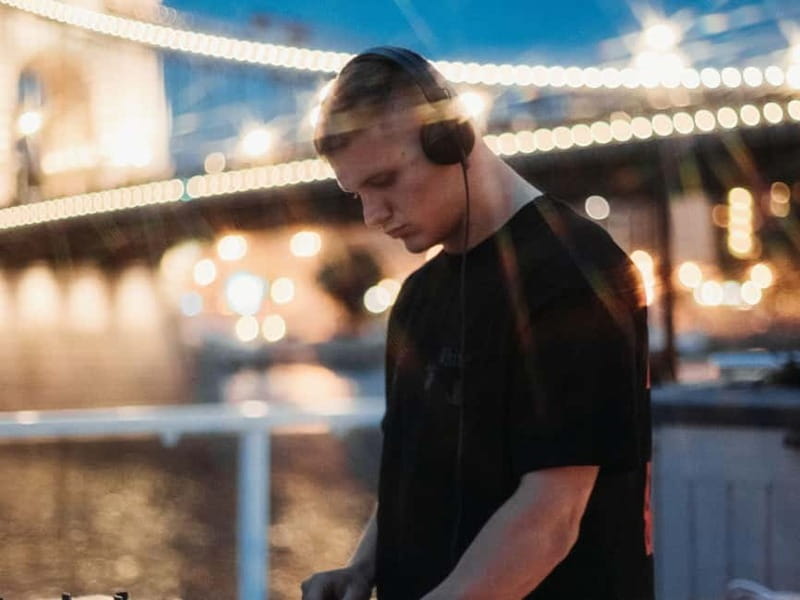 Budapest: BBQ Dinner Cruise w/ Live Music & Unlimited Drinks - Unlimited drinks and the value of the package