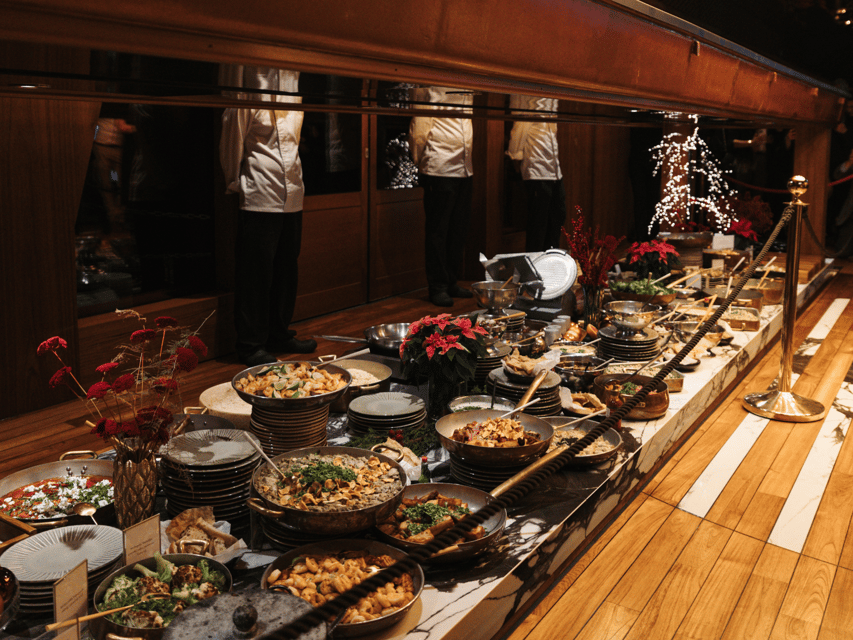 Budapest: BBQ Dinner Cruise w/ Live Music & Unlimited Drinks - Music that supports the dinner
