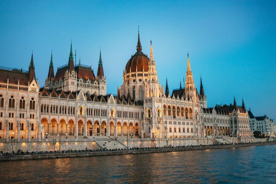 Budapest: Danube River Cruise with Dinner and Prosecco - Why the Danube is the right place for this evening