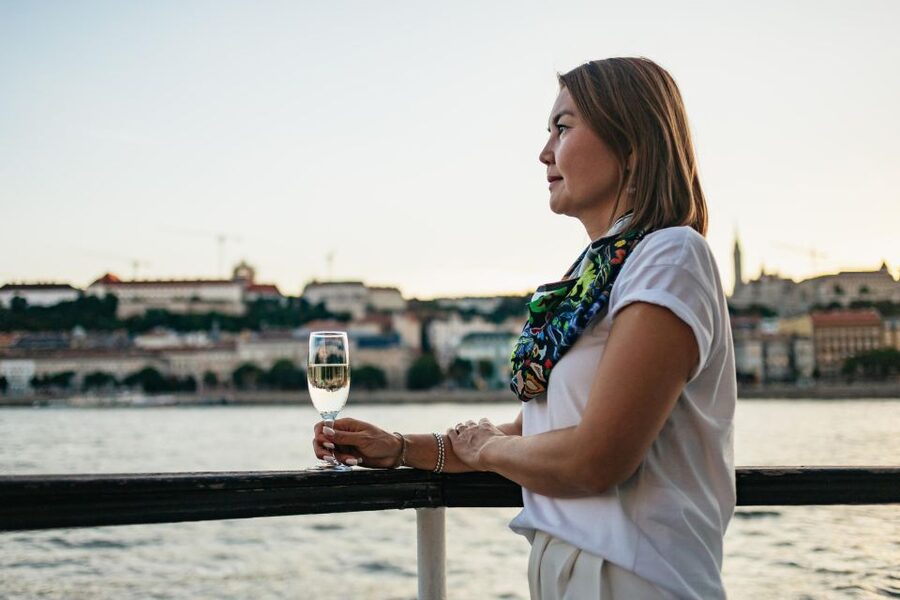 Budapest: Danube River Cruise with Dinner and Prosecco - What the 90 minutes feel like