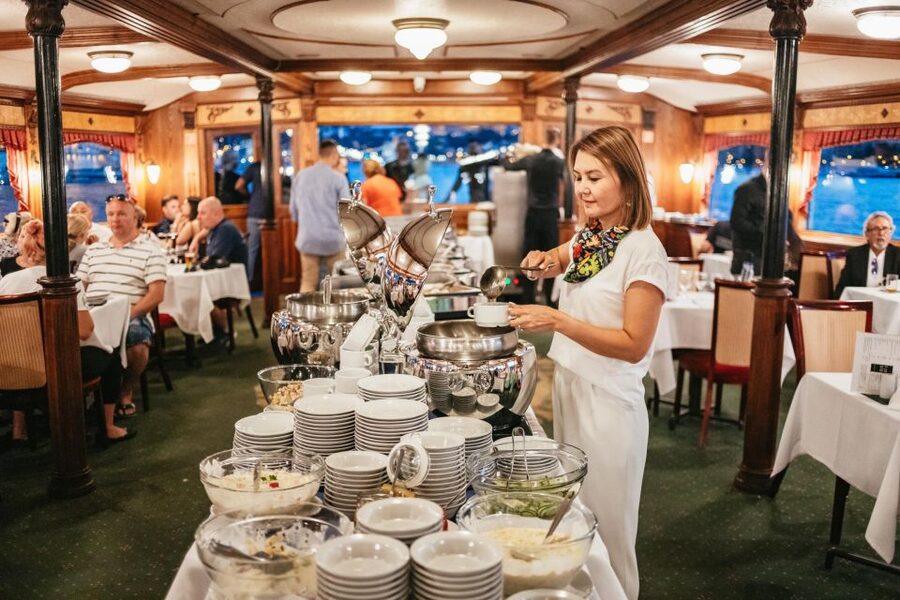 Budapest: Danube River Cruise with Dinner and Prosecco - Seating, service, and practical comfort