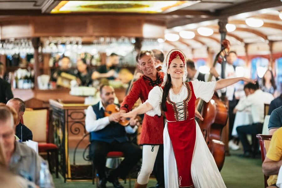 Budapest: Dinner Cruise with Live Music and Folk Dance Show - Who will enjoy this cruise most?