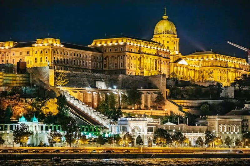 Budapest: Evening Cruise with 4-Course Dinner - Chain Bridge and Buda Castle after dark