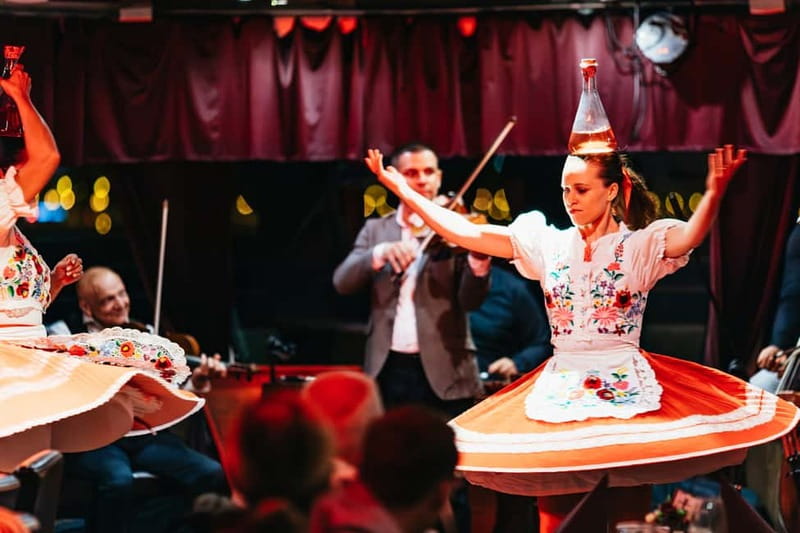 Budapest: Prosecco Dinner Cruise with Live Music - Seats, windows, and the best way to take photographs