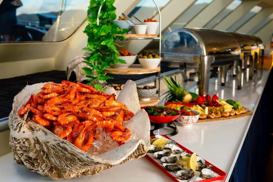 Cairns: Spirit of Cairns Dinner Cruise - What arrives at the buffet