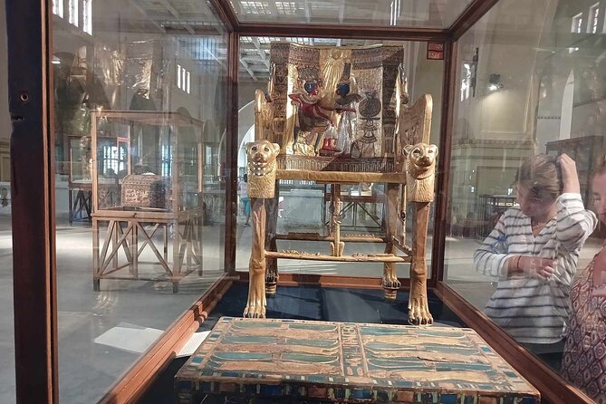 Cairo 2-Day Tour: Giza, GEM, Citadel, Bazaar & Nile Dinner Cruise - Dinner on the Nile with live entertainment
