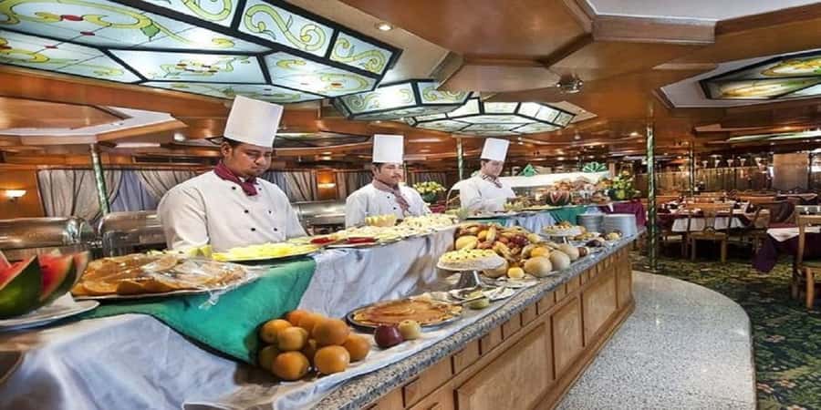 Cairo: Buffet Dinner Cruise with Folkloric Show - Dinner from the Egyptian and international buffet