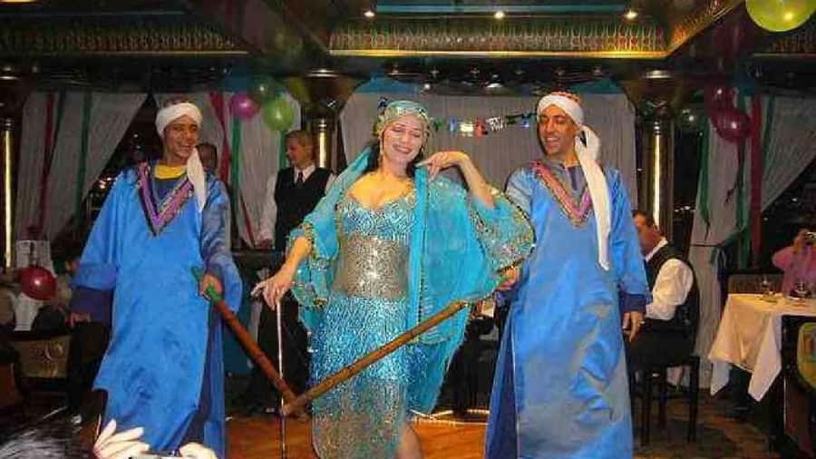 Cairo : Cairo Nile Dinner Cruise and Show - Belly dancing, folklore, and Oriental music