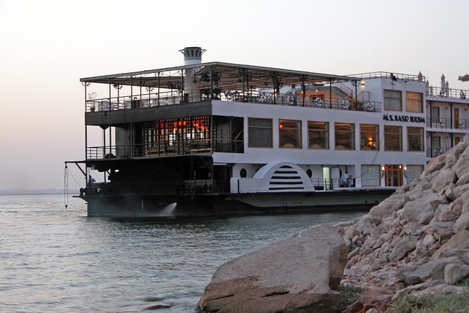 Cairo dinner Cruise with Belly dancer show - What you see from the river after dark