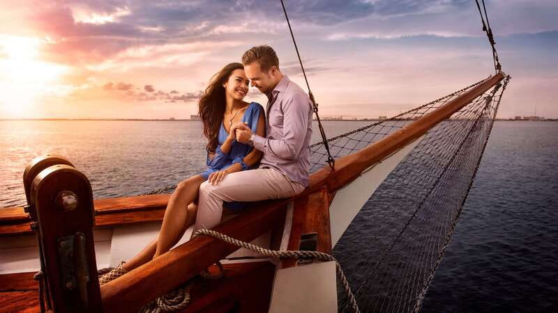 Cancun: Columbus The Romantic Dinner Cruise - Board early if you care about your table