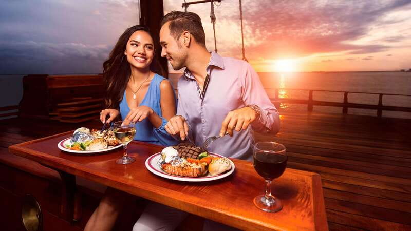 Cancun: Columbus The Romantic Dinner Cruise - Dinner choices and what to expect on the plate