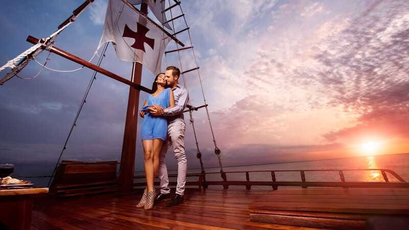 Cancun: Columbus The Romantic Dinner Cruise - Who will enjoy Columbus most